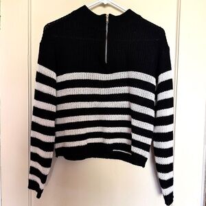 🆕 Black and White Striped Sweater ❤️